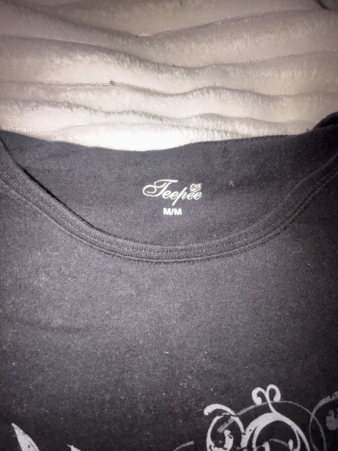 TeePee Graphic T-Shirt Size M Black Y2K Wings Scroll 3