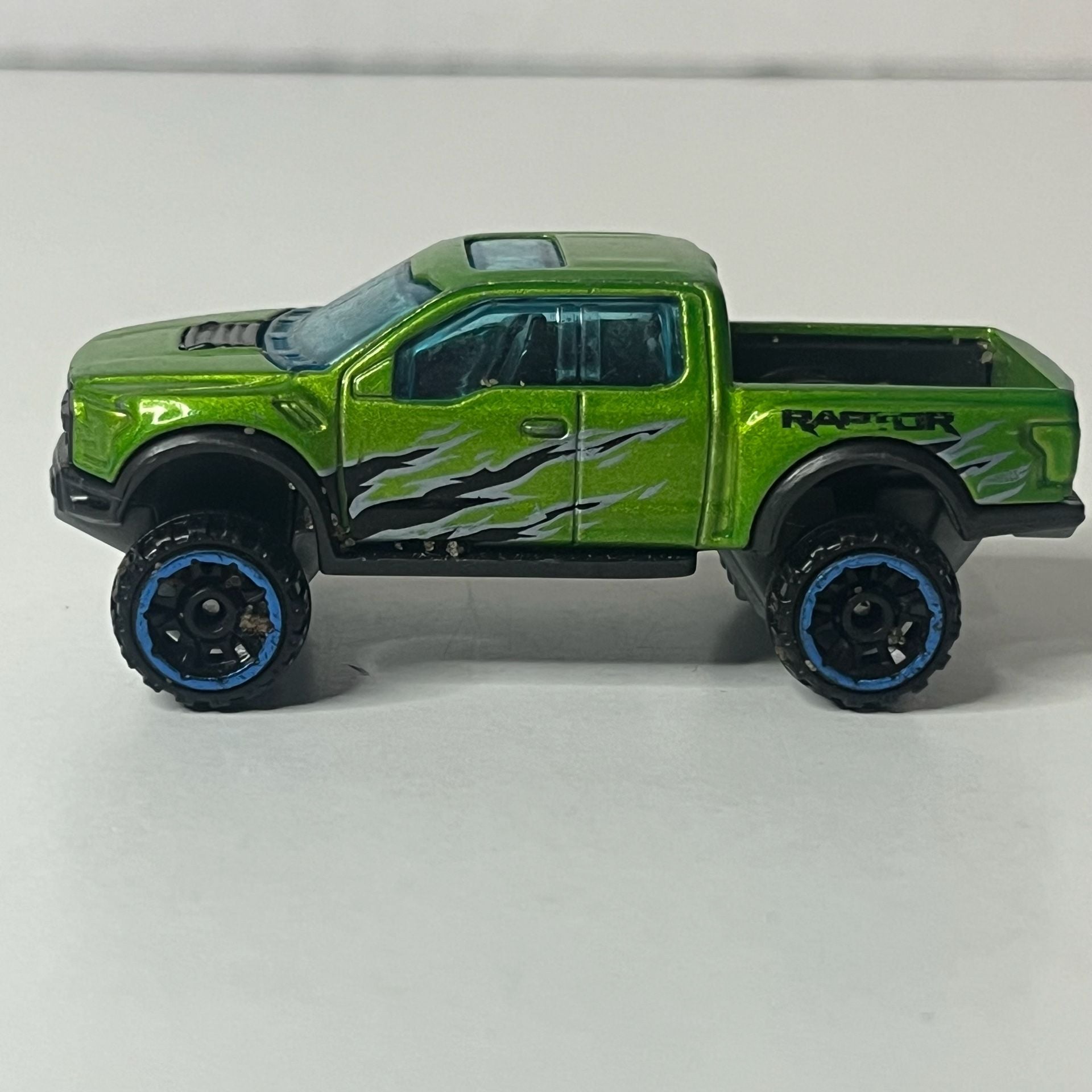 Hot Wheels 17 Ford F-150 Raptor Green Diecast Truck 2