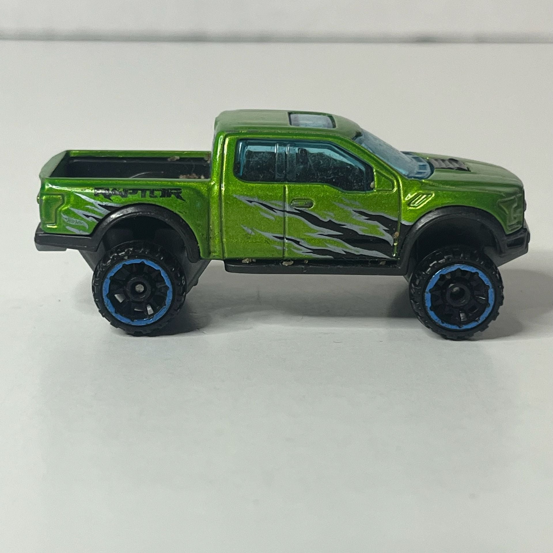 Hot Wheels 17 Ford F-150 Raptor Green Diecast Truck 4
