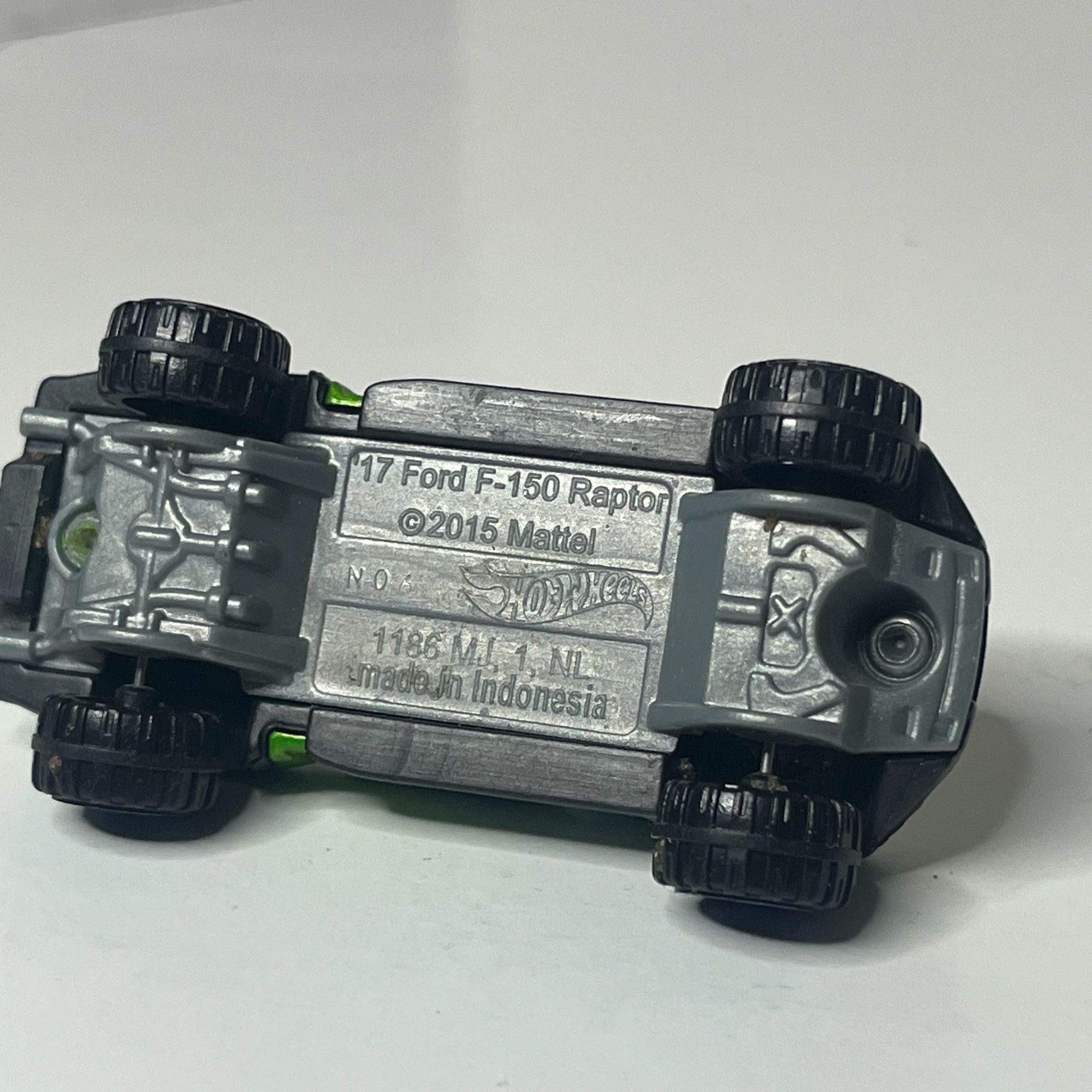 Hot Wheels 17 Ford F-150 Raptor Green Diecast Truck 6