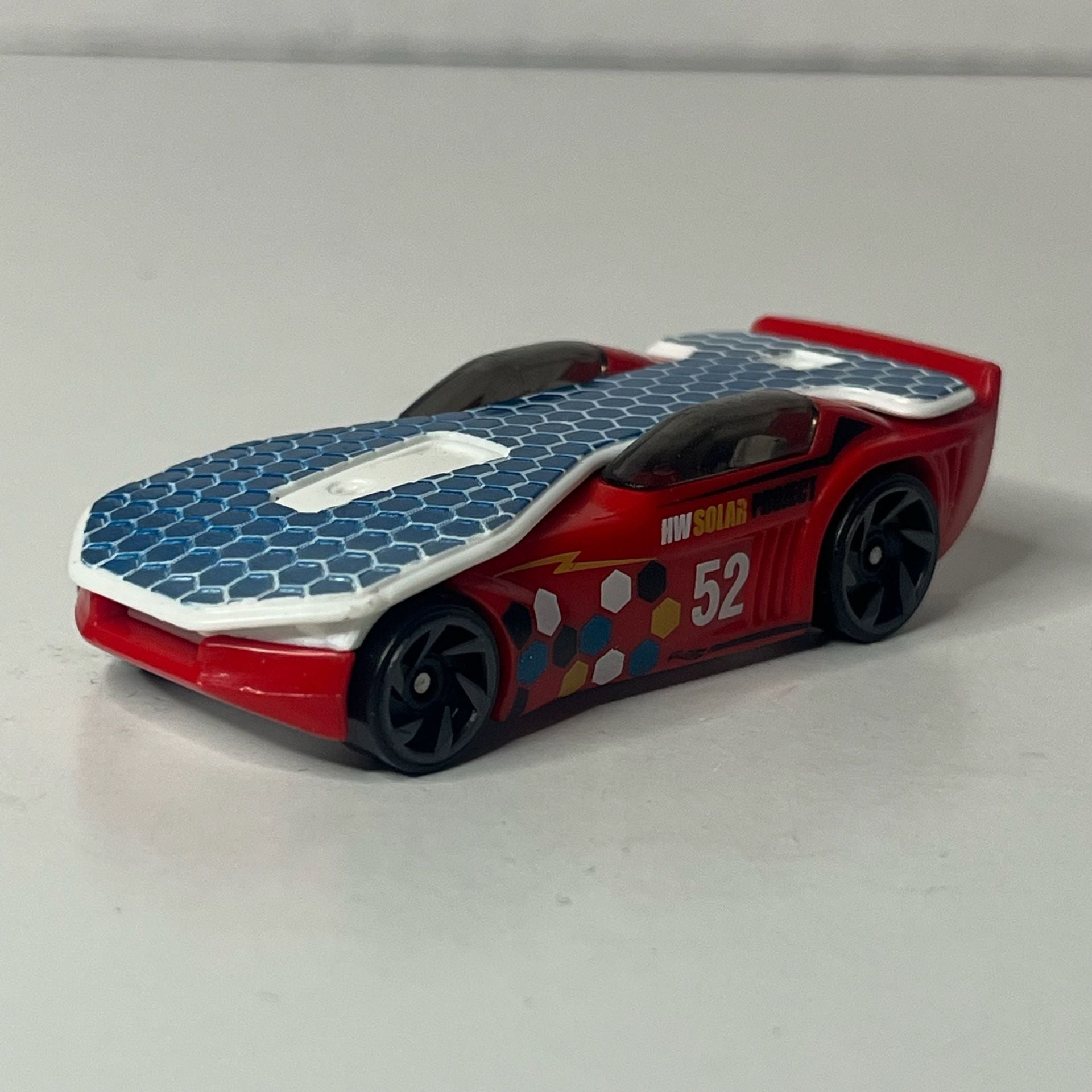 Hot Wheels Solar Reflex 52 Red Diecast Toy Car 1:64 1