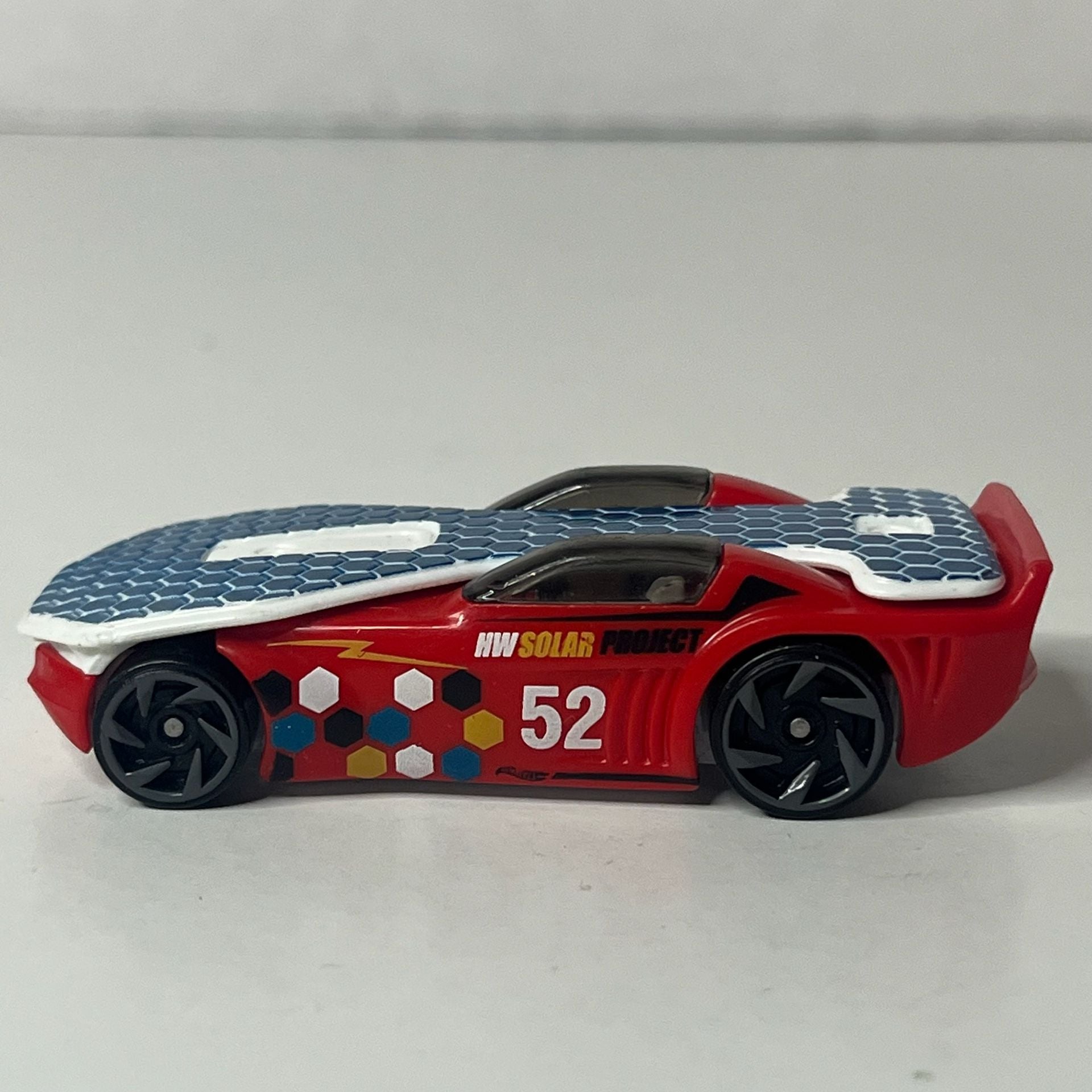 Hot Wheels Solar Reflex 52 Red Diecast Toy Car 1:64 2