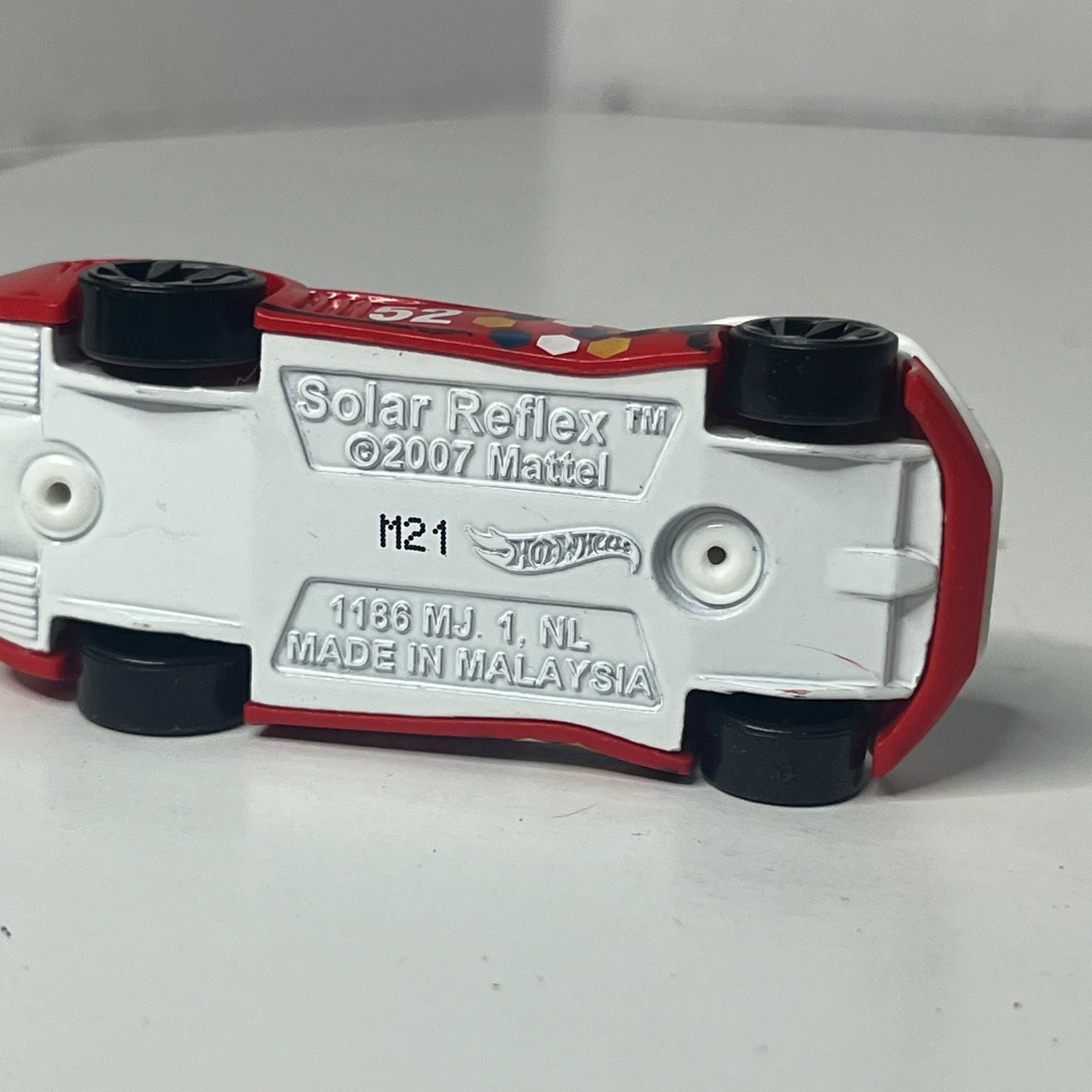 Hot Wheels Solar Reflex 52 Red Diecast Toy Car 1:64 6