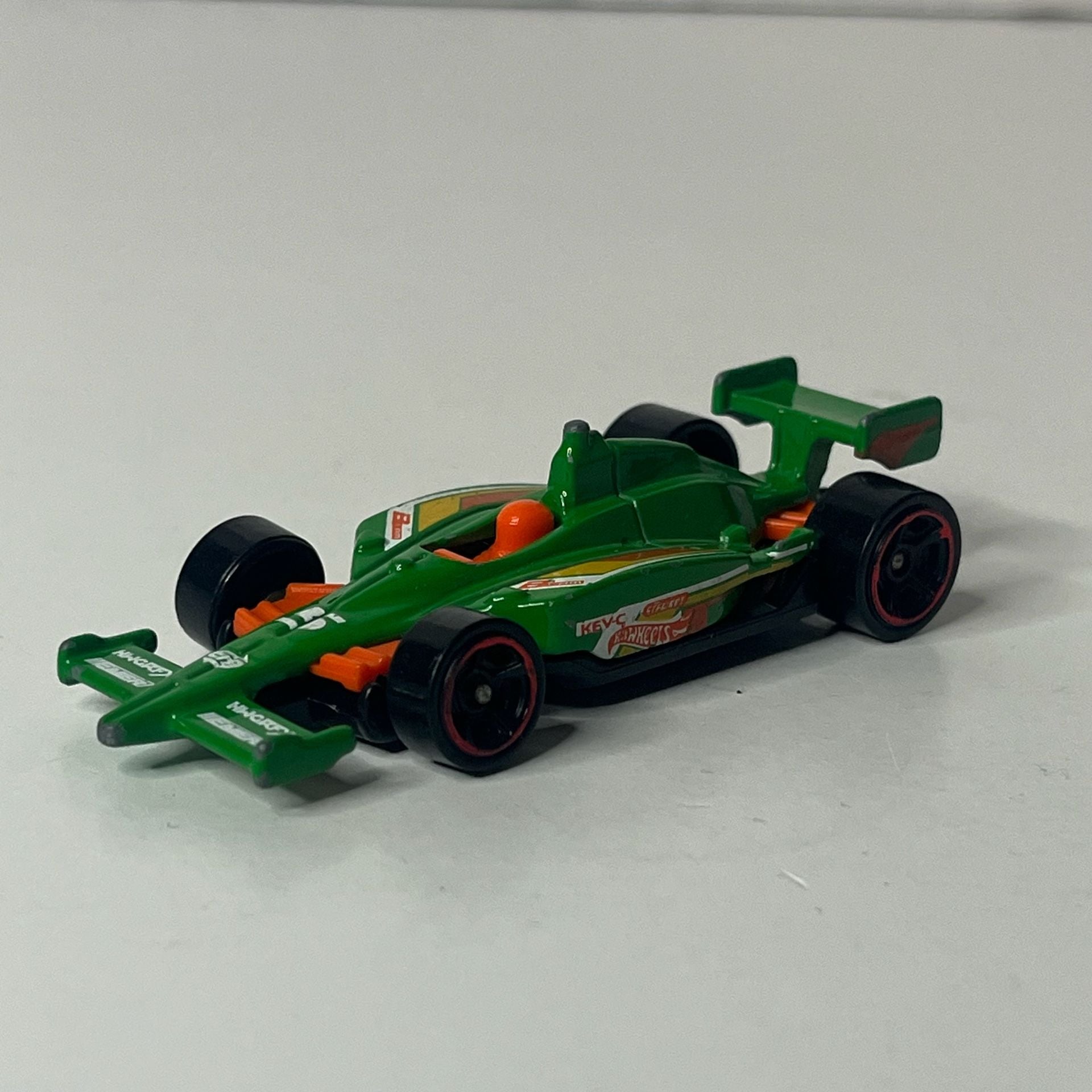 Hot Wheels Indy 500 Oval Green Diecast Formula 1 Race Car 1