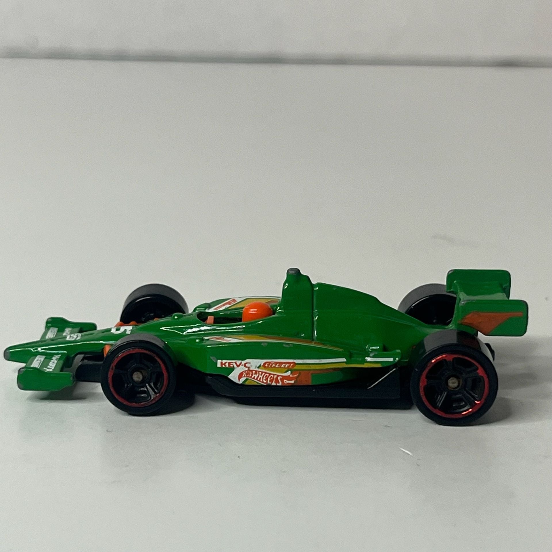 Hot Wheels Indy 500 Oval Green Diecast Formula 1 Race Car 2