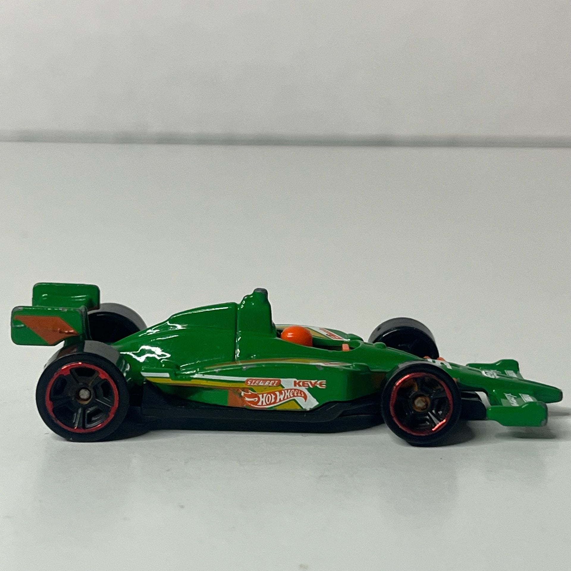 Hot Wheels Indy 500 Oval Green Diecast Formula 1 Race Car 4