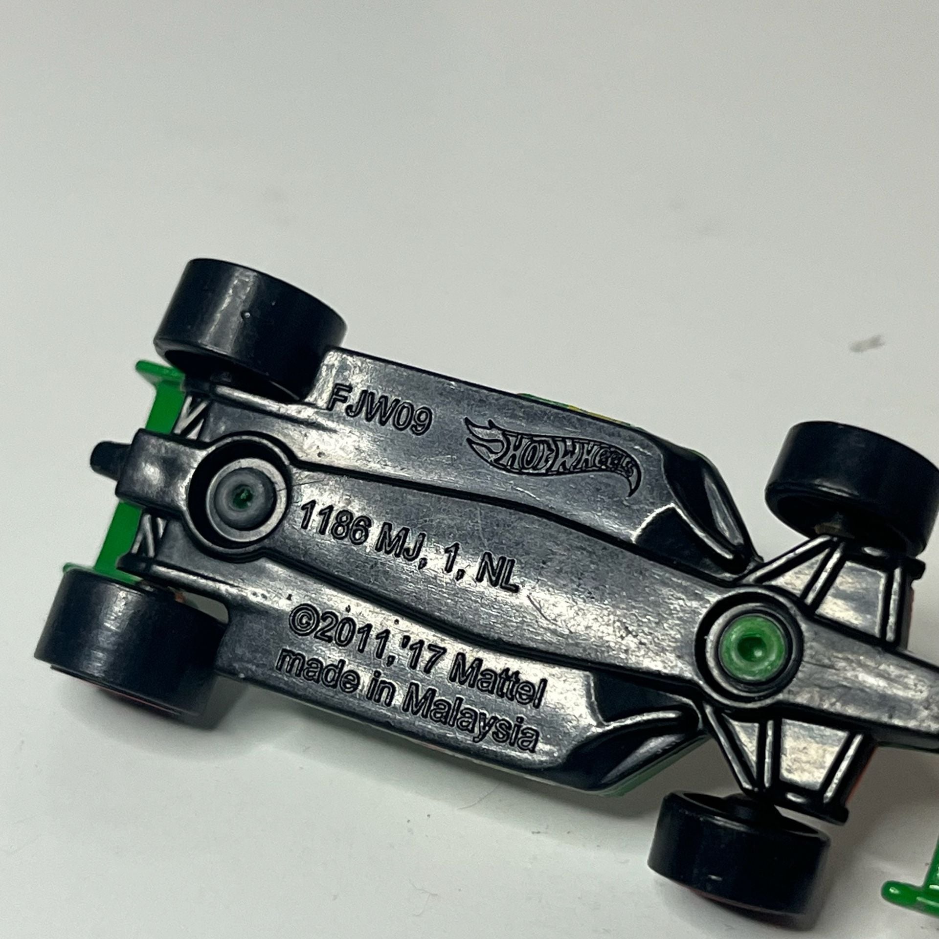 Hot Wheels Indy 500 Oval Green Diecast Formula 1 Race Car 7