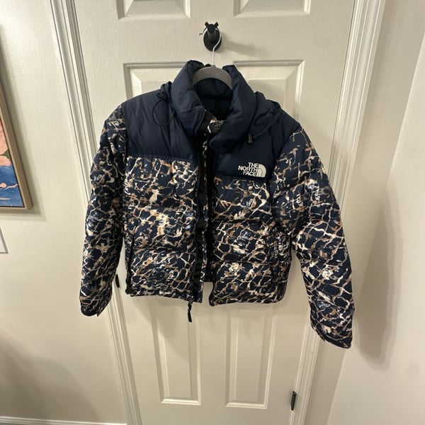 The North Face 1996 Retro Nuptse Jacket Size M Abstract Print Navy Blue