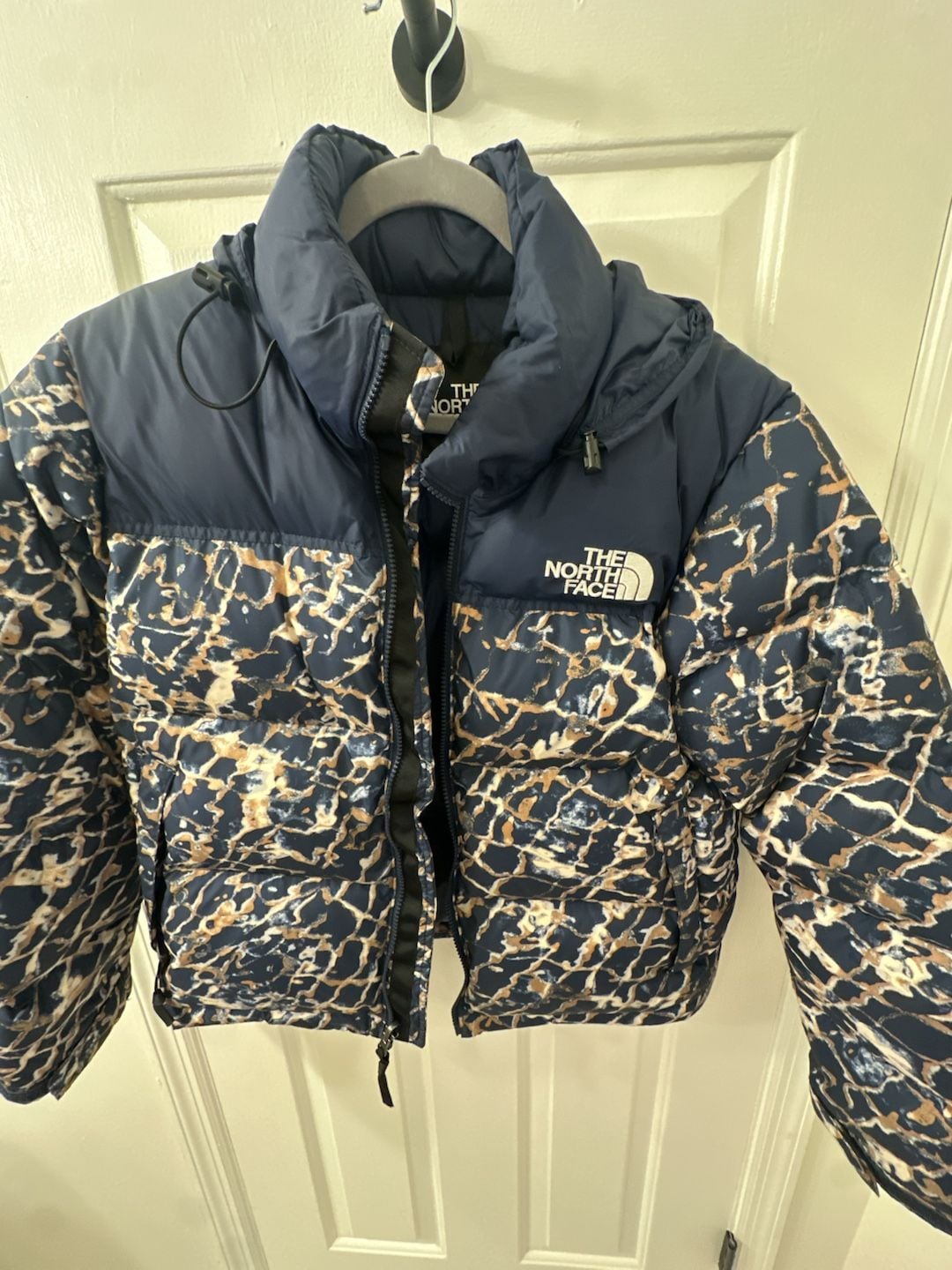The North Face 1996 Retro Nuptse Jacket Size M Abstract Print Navy Blue 3