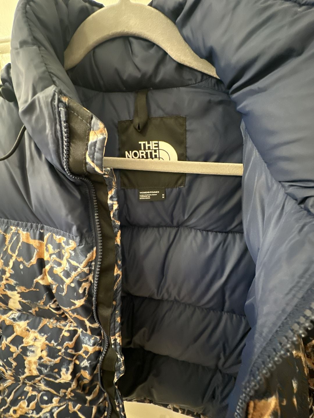 The North Face 1996 Retro Nuptse Jacket Size M Abstract Print Navy Blue 4