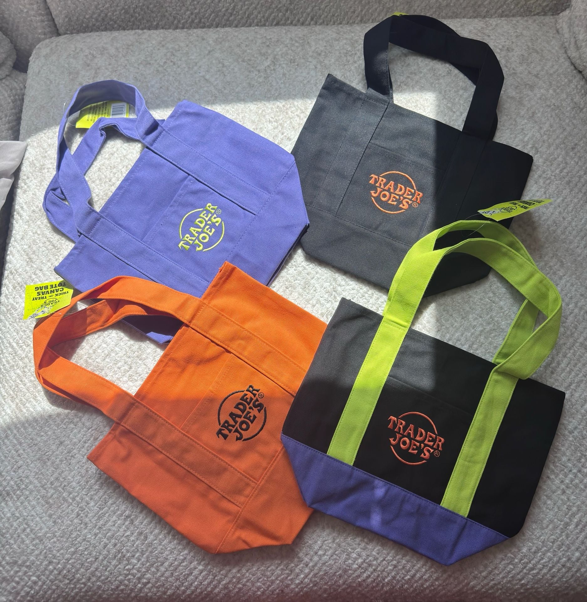Trader Joe's Trick-Or-Treat Canvas Tote Bag Set of 4 1