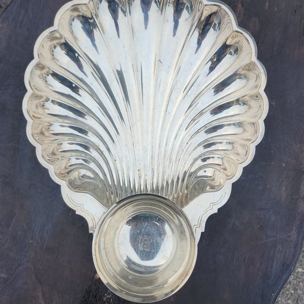 WM Rogers Silver Plated Shell Serving Dish 895/4