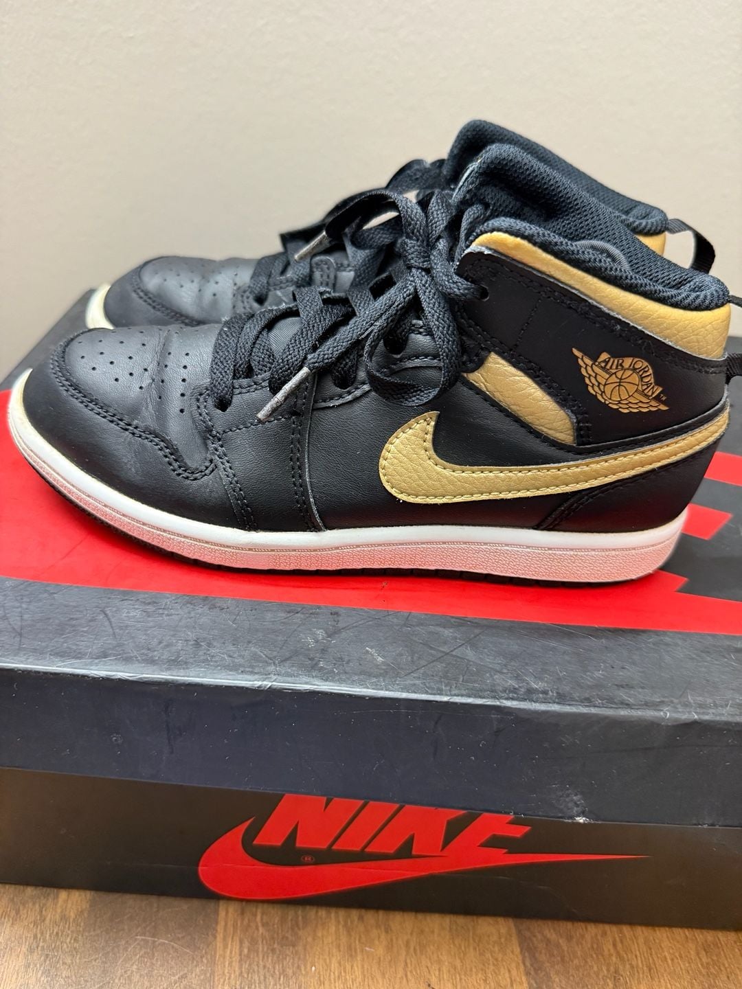 Nike Air Jordan 1 Mid Black Metallic Gold Youth Shoes 2