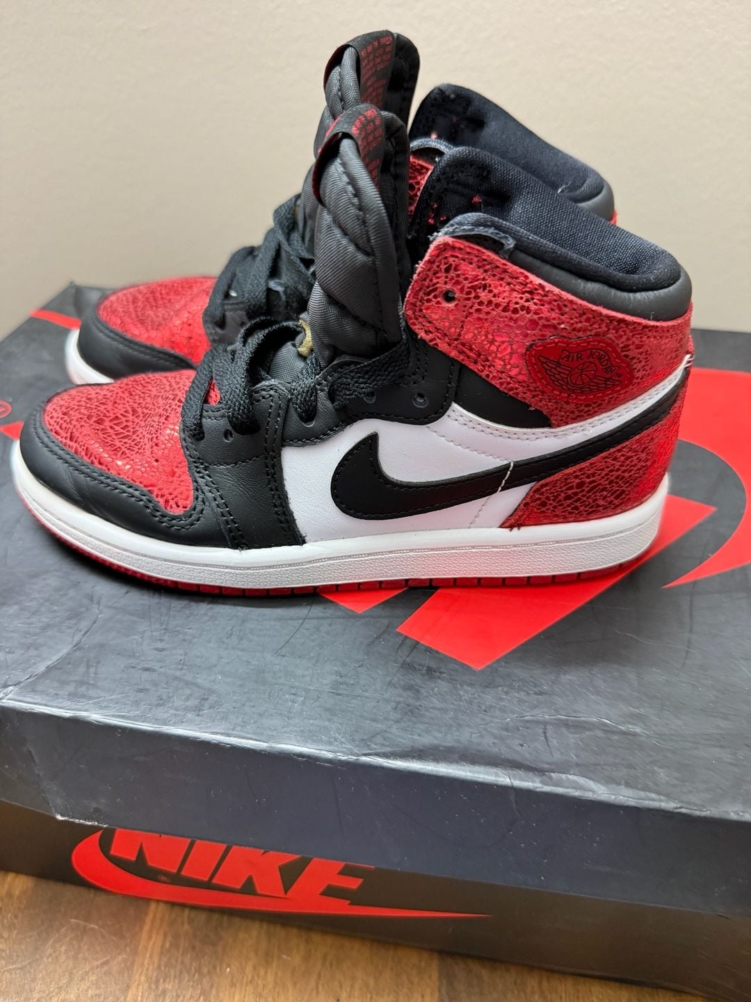 Jordan 1 Retro High OG Varsity Red 4