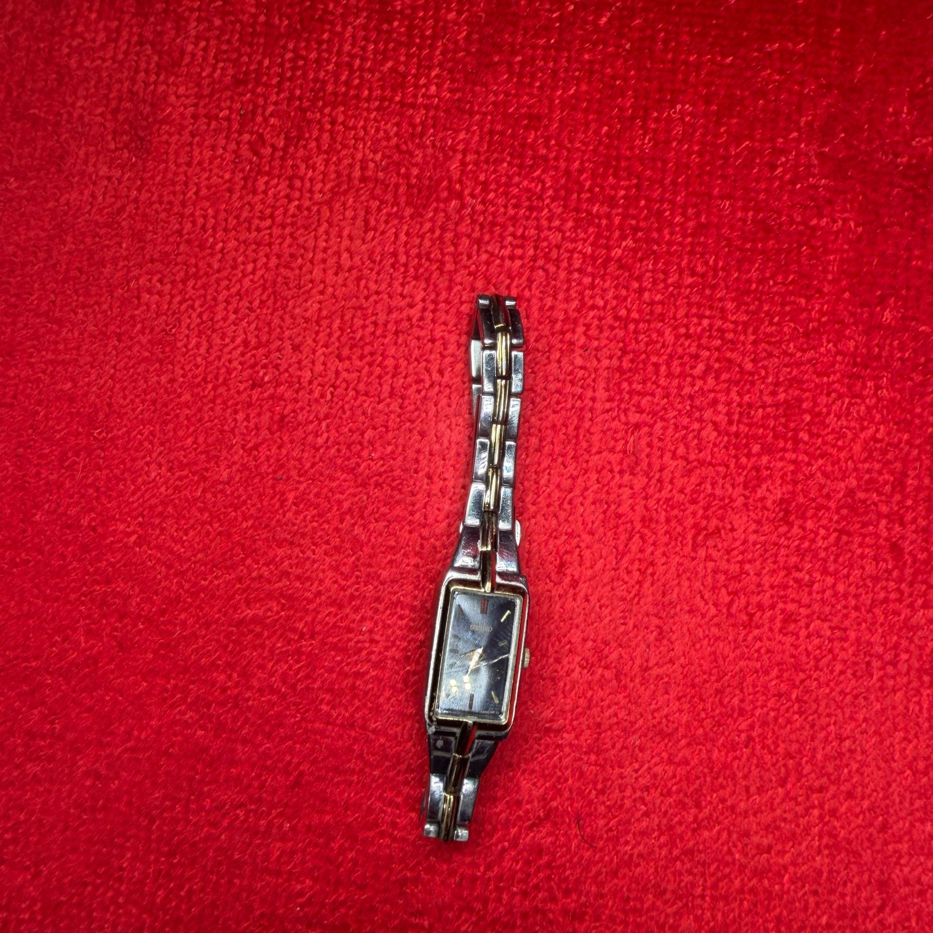 Seiko Vintage Two-Tone Rectangular Watch Crack on Screen 2