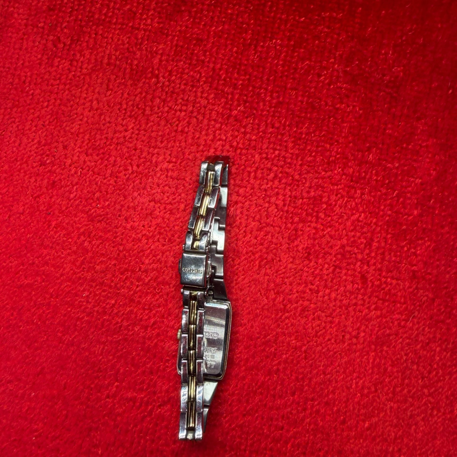 Seiko Vintage Two-Tone Rectangular Watch Crack on Screen 3