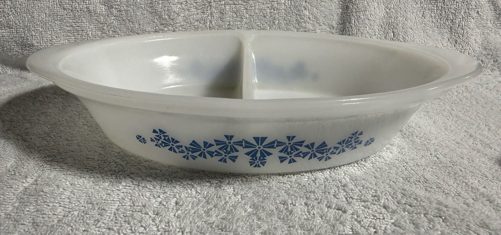 Glasbake Blue Pinwheel J239 Divided Dish 1