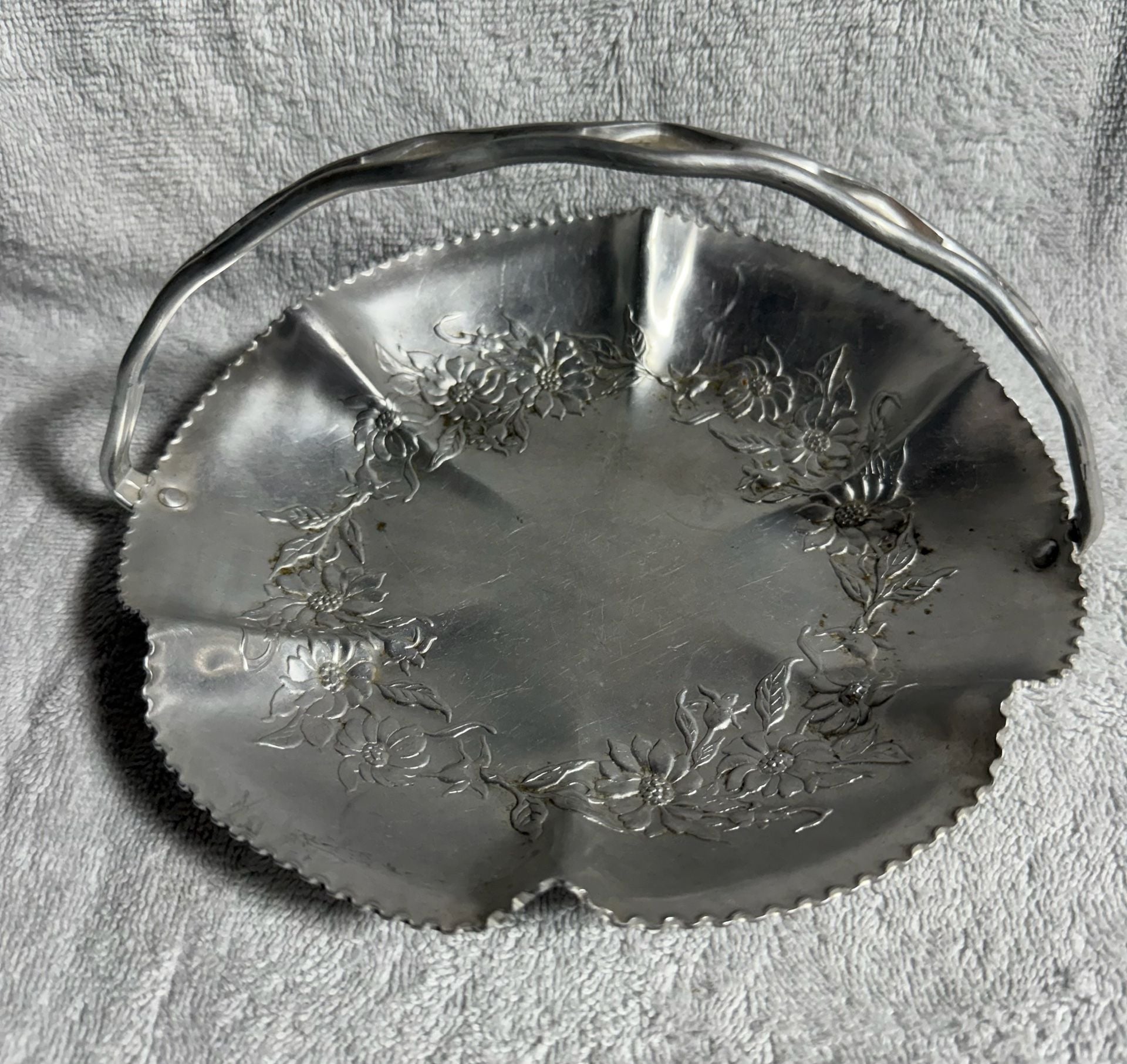 Vintage Hand Wrought Aluminum Floral Basket Size 8 In 4