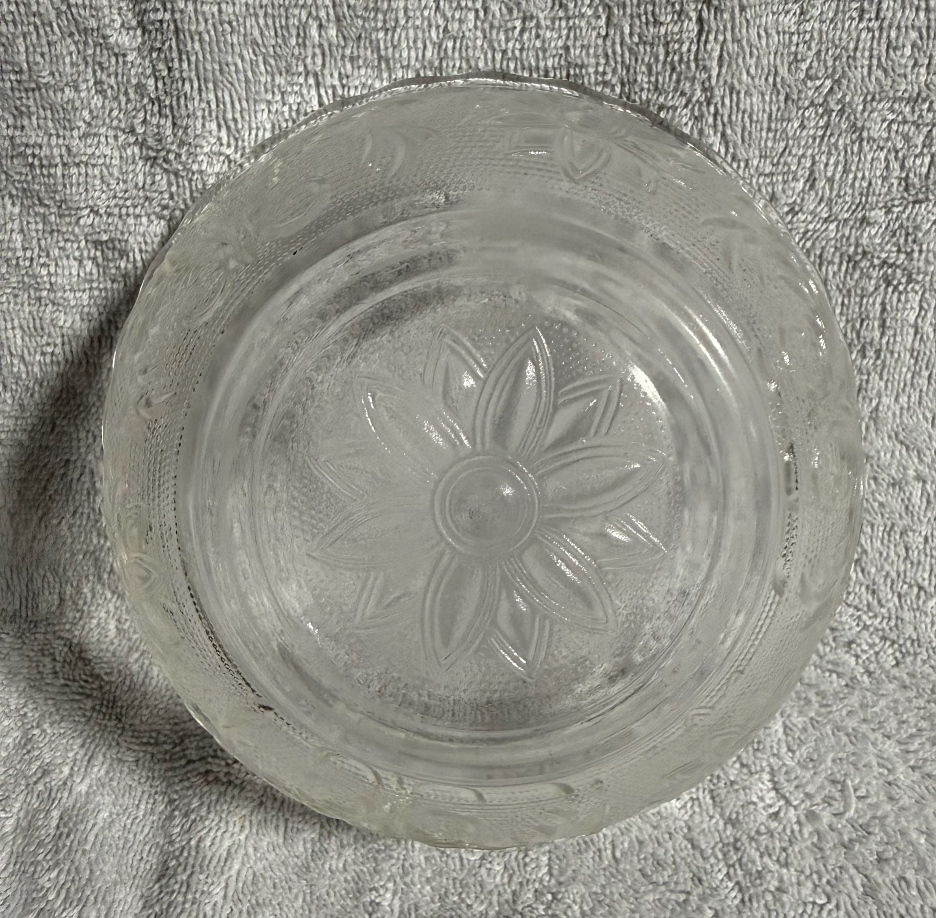Anchor Hocking Sandwich Glass Bowl Size 6.25 4