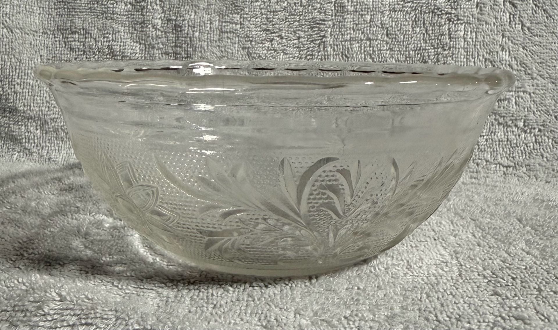 Anchor Hocking Sandwich Glass Bowl Size 6.25 5