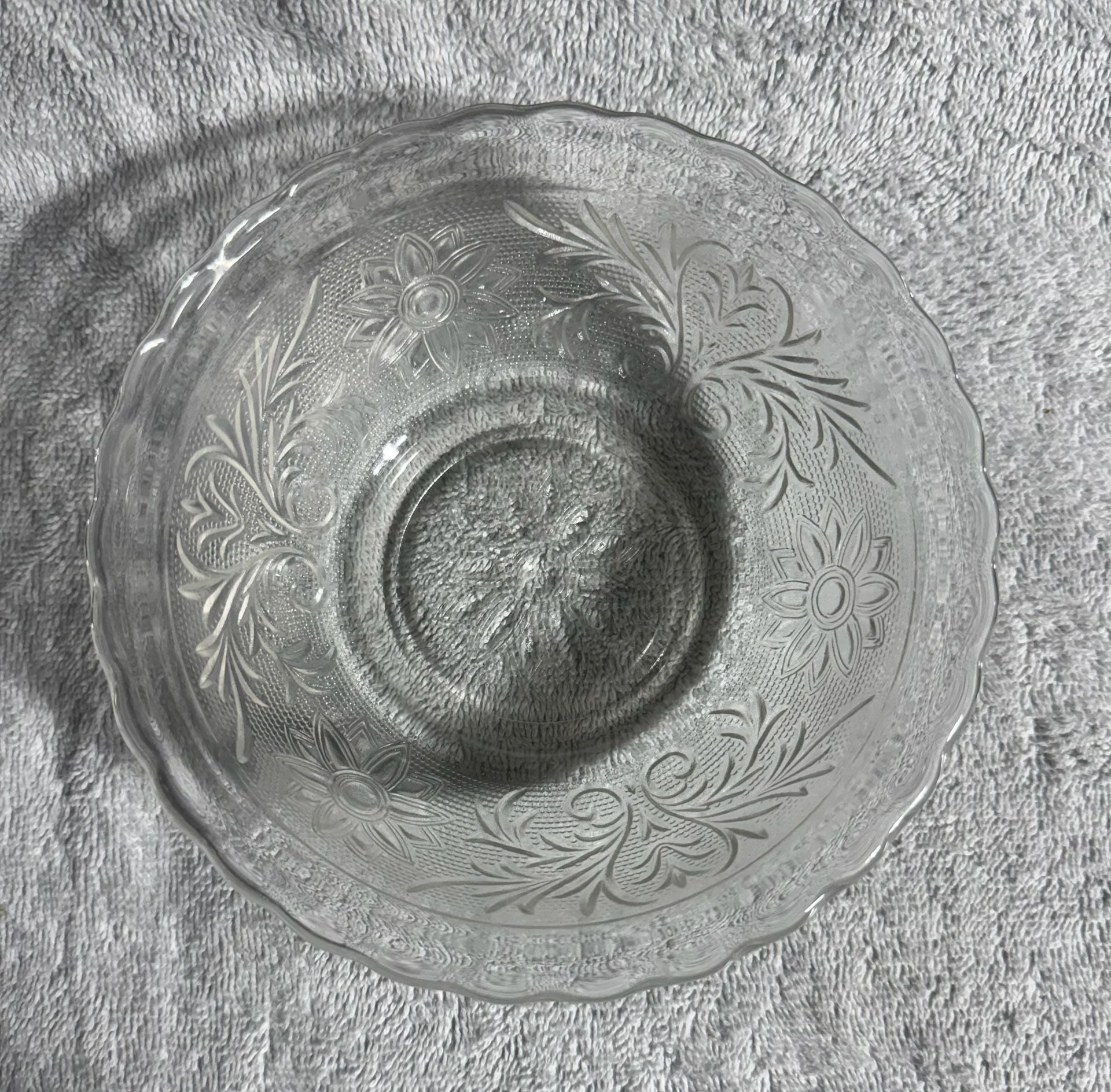 Anchor Hocking Sandwich Glass Bowl Size 6.25 6