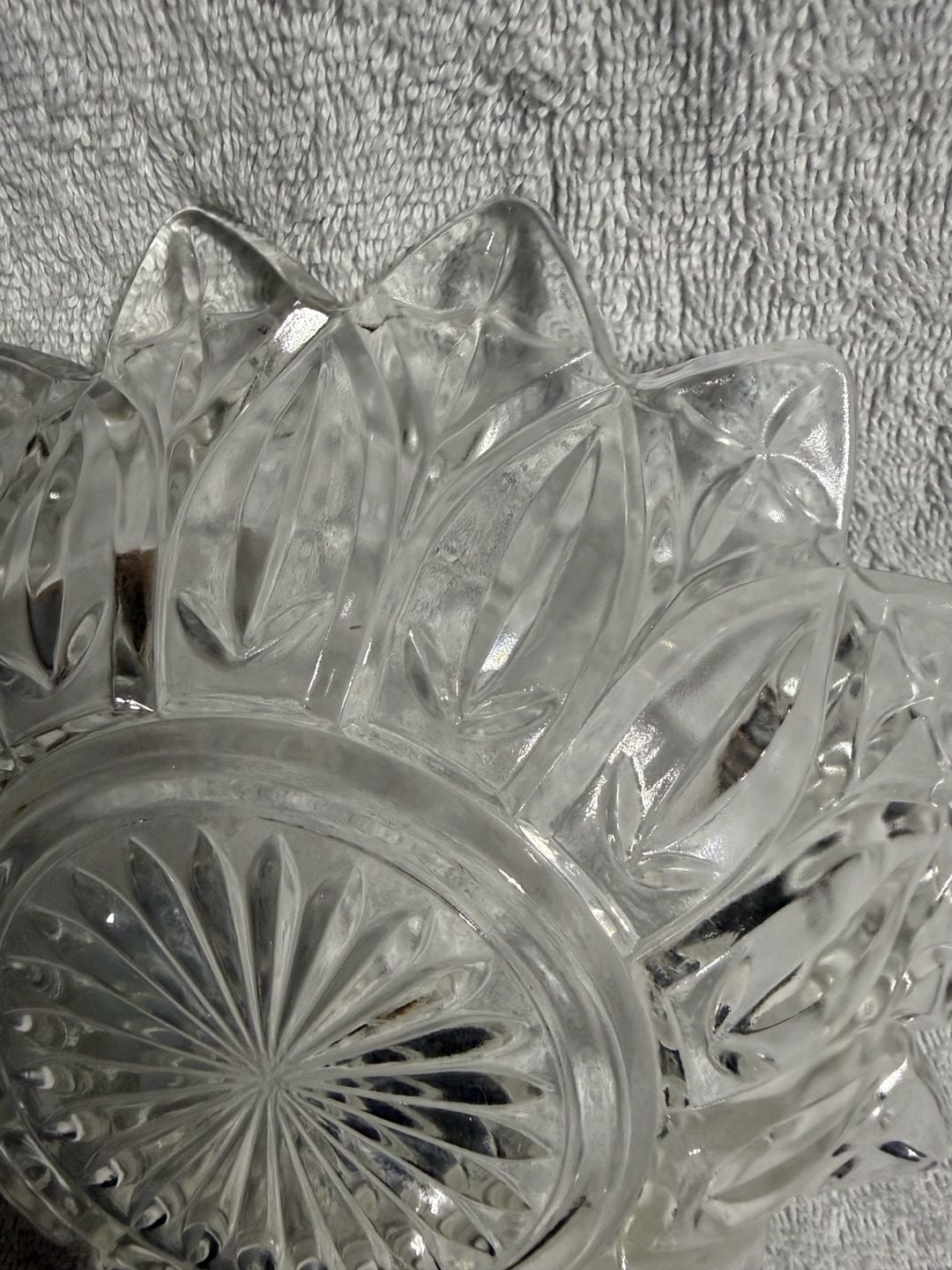 Federal Glass Petal Pattern Bowl 8.5 Inch 9