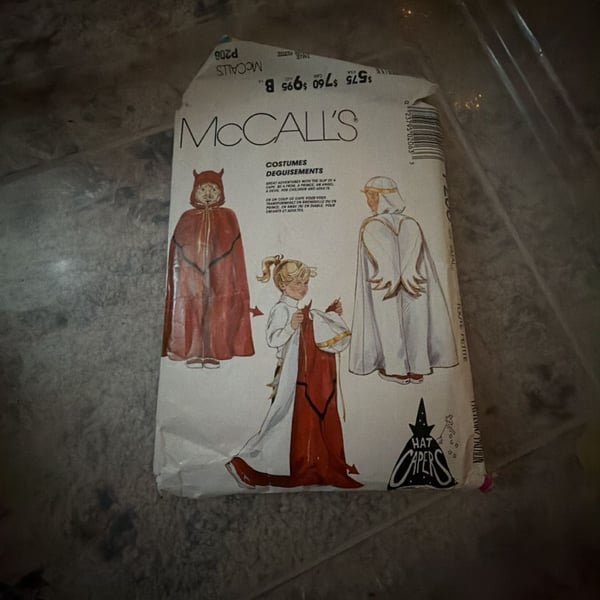 McCall's Sewing Pattern 7206 Costume Cape Size Small