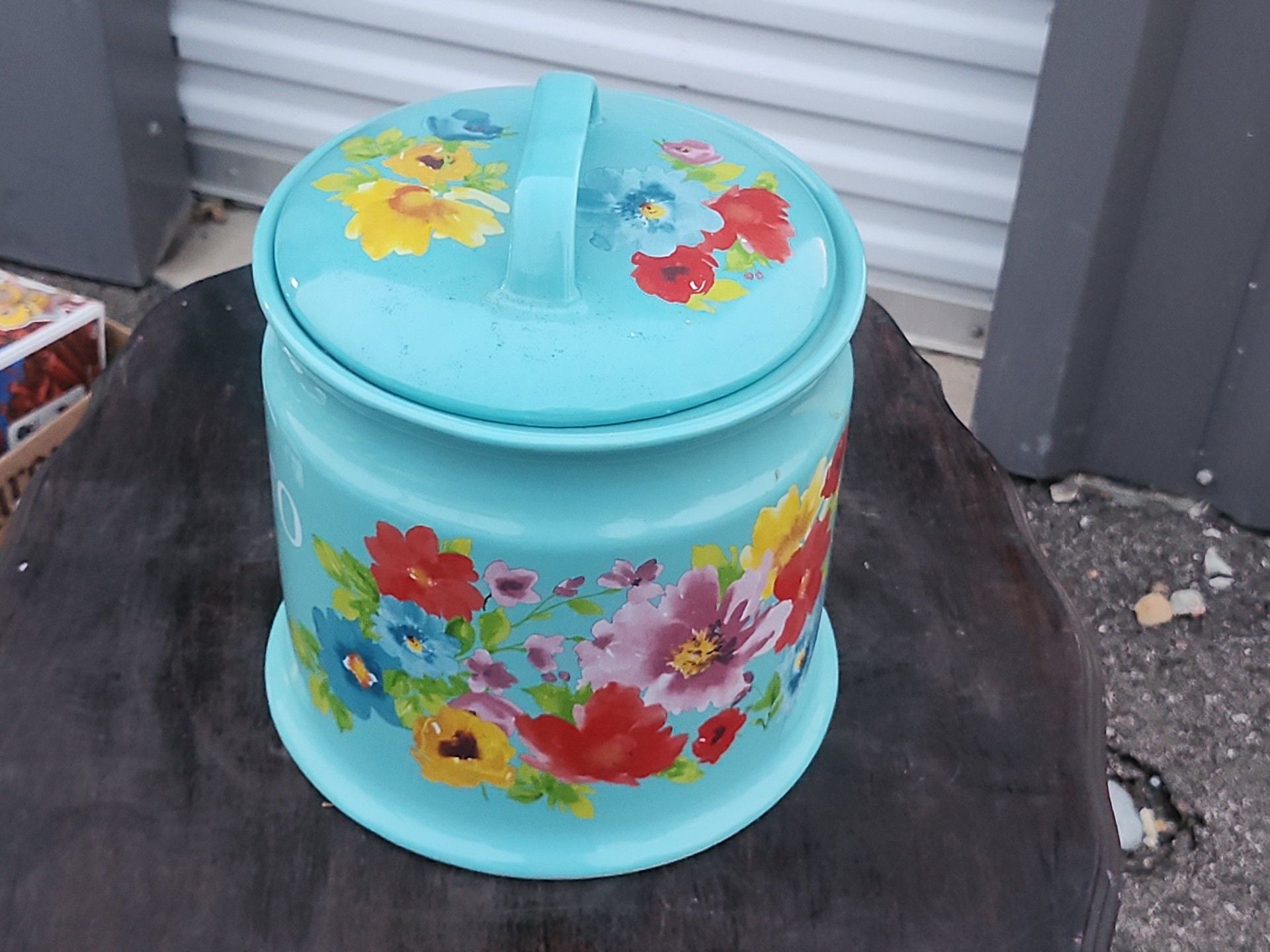 The Pioneer Woman Breezy Blossoms 9.5-Inch Potato Keeper Teal Stoneware 2