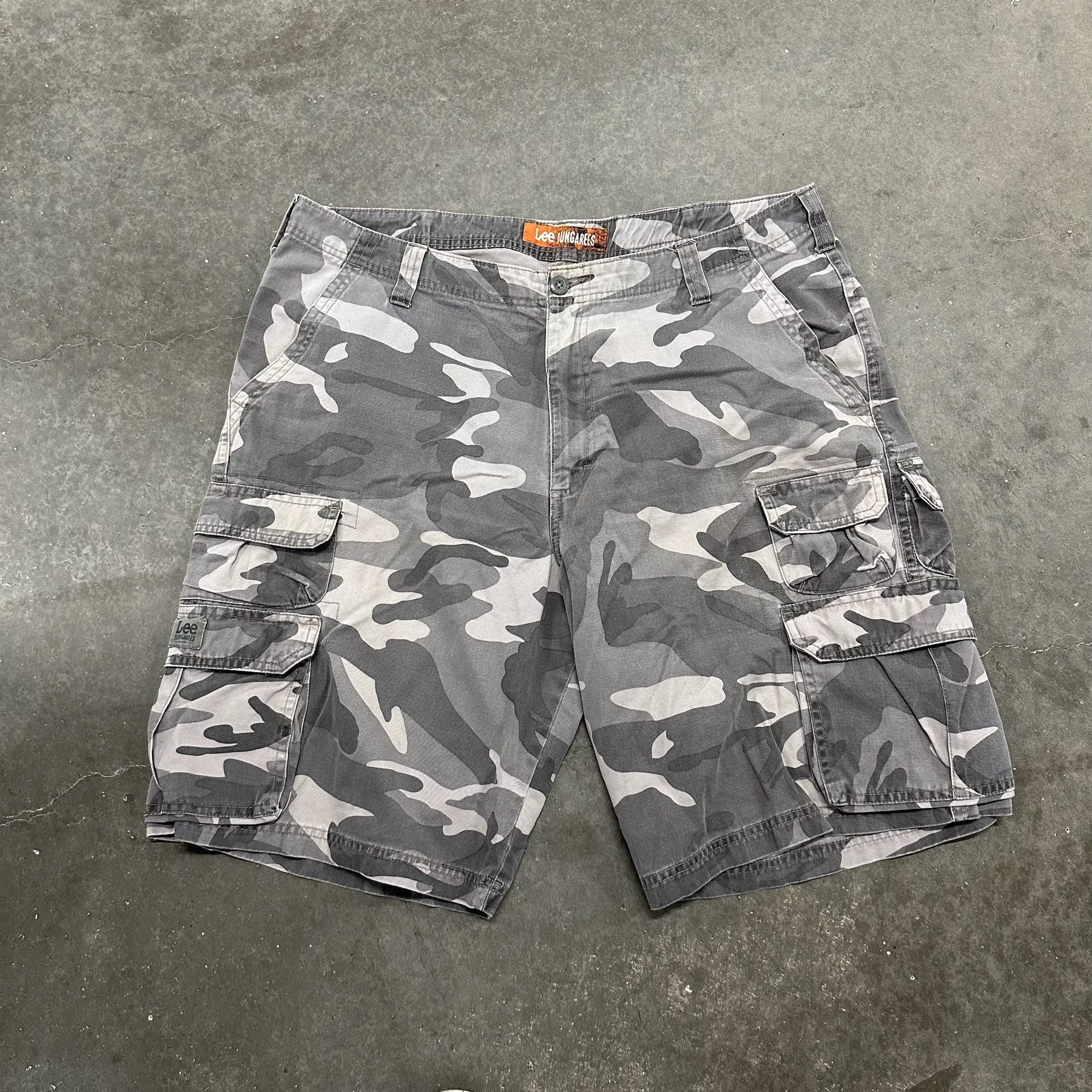 Lee Dungarees Cargo Shorts Size 38 Camo Baggy Multi Pocket Y2K 2
