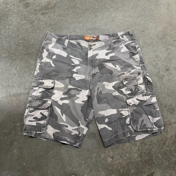 Lee Dungarees Cargo Shorts Size 38 Camo Baggy Multi Pocket Y2K