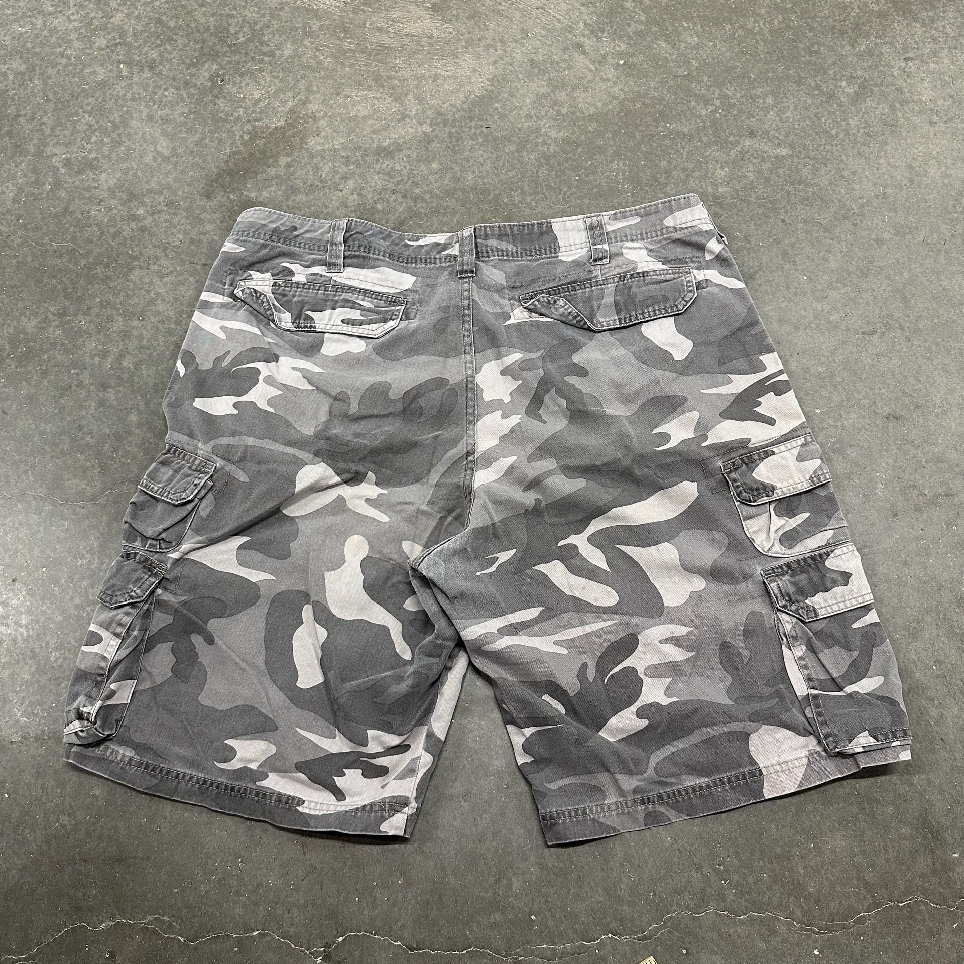 Lee Dungarees Cargo Shorts Size 38 Camo Baggy Multi Pocket Y2K 3