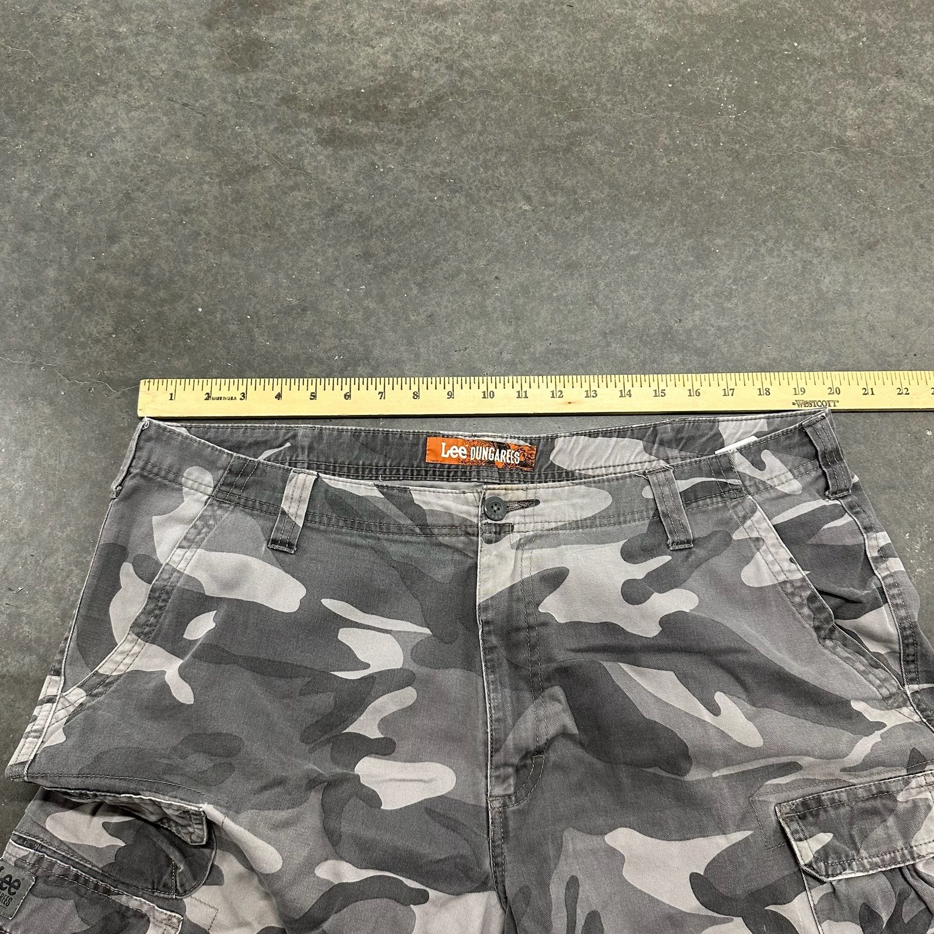 Lee Dungarees Cargo Shorts Size 38 Camo Baggy Multi Pocket Y2K 6