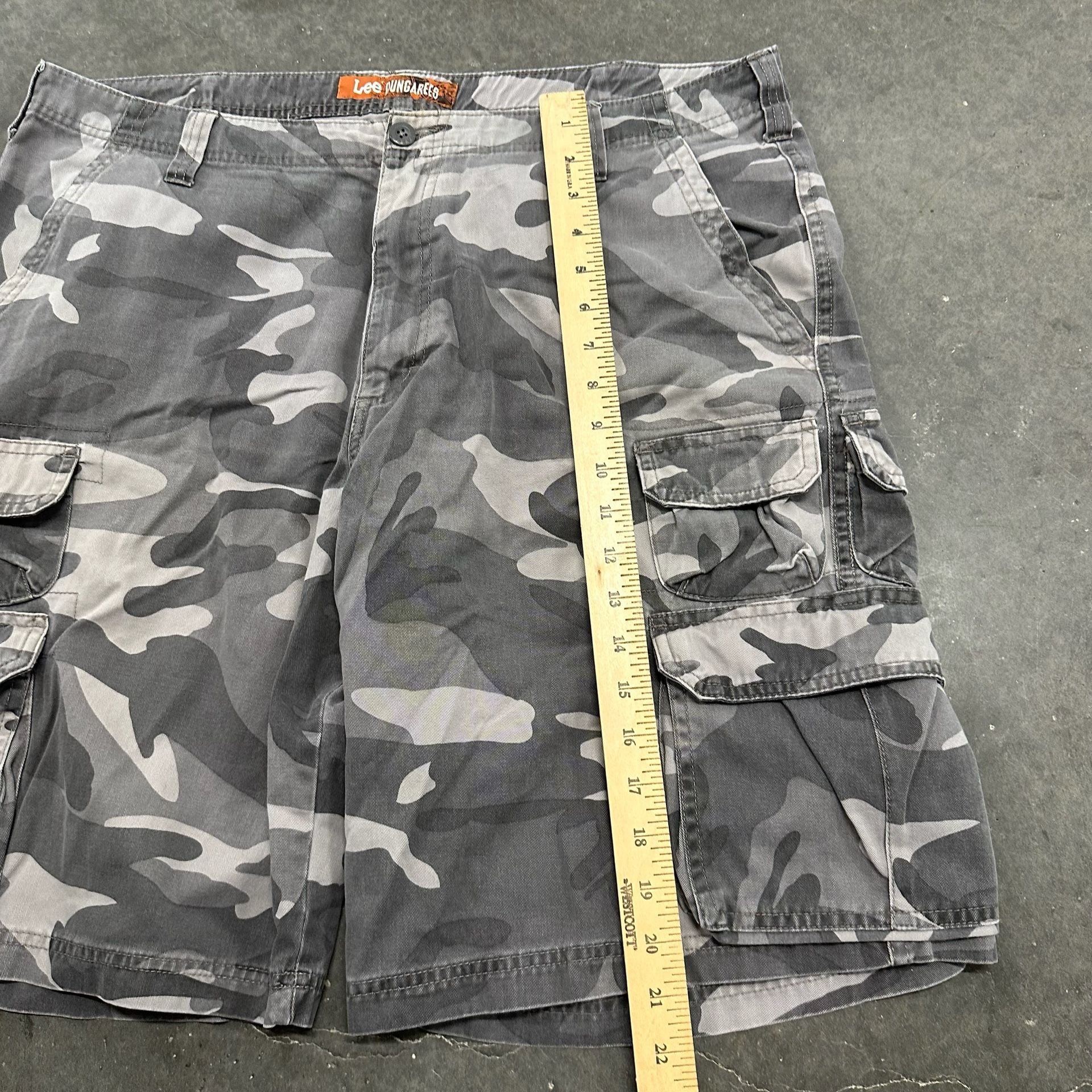Lee Dungarees Cargo Shorts Size 38 Camo Baggy Multi Pocket Y2K 7