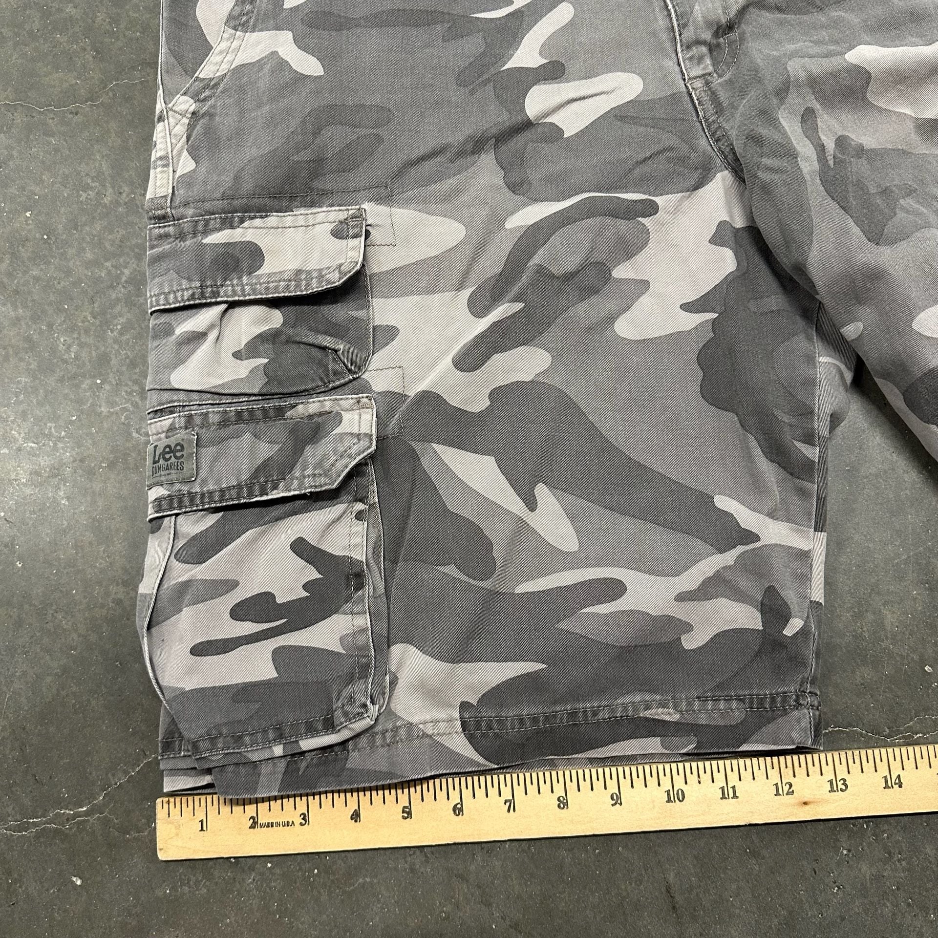 Lee Dungarees Cargo Shorts Size 38 Camo Baggy Multi Pocket Y2K 8
