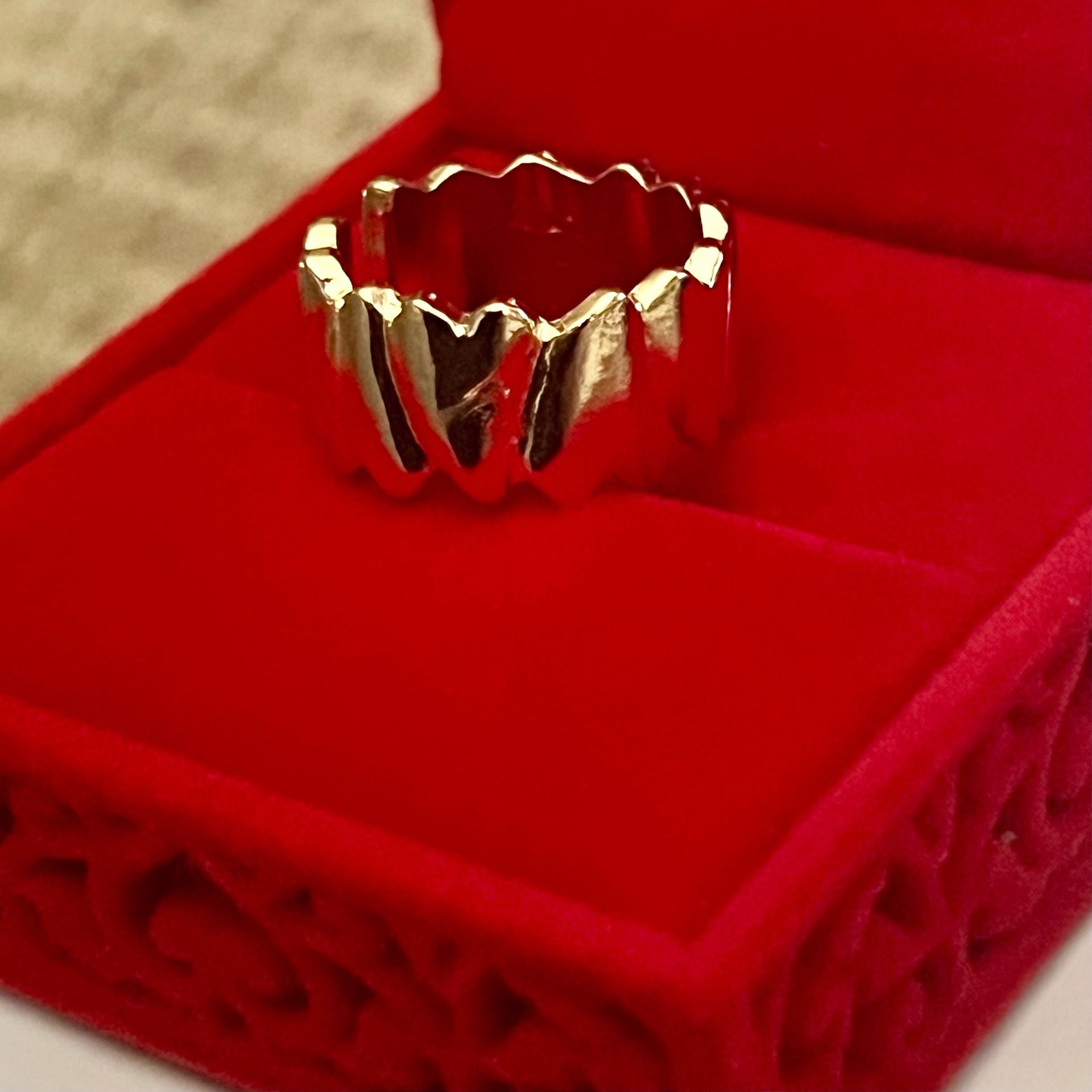 Gold Hammered Design Textured Band Open Ring Size 6 4