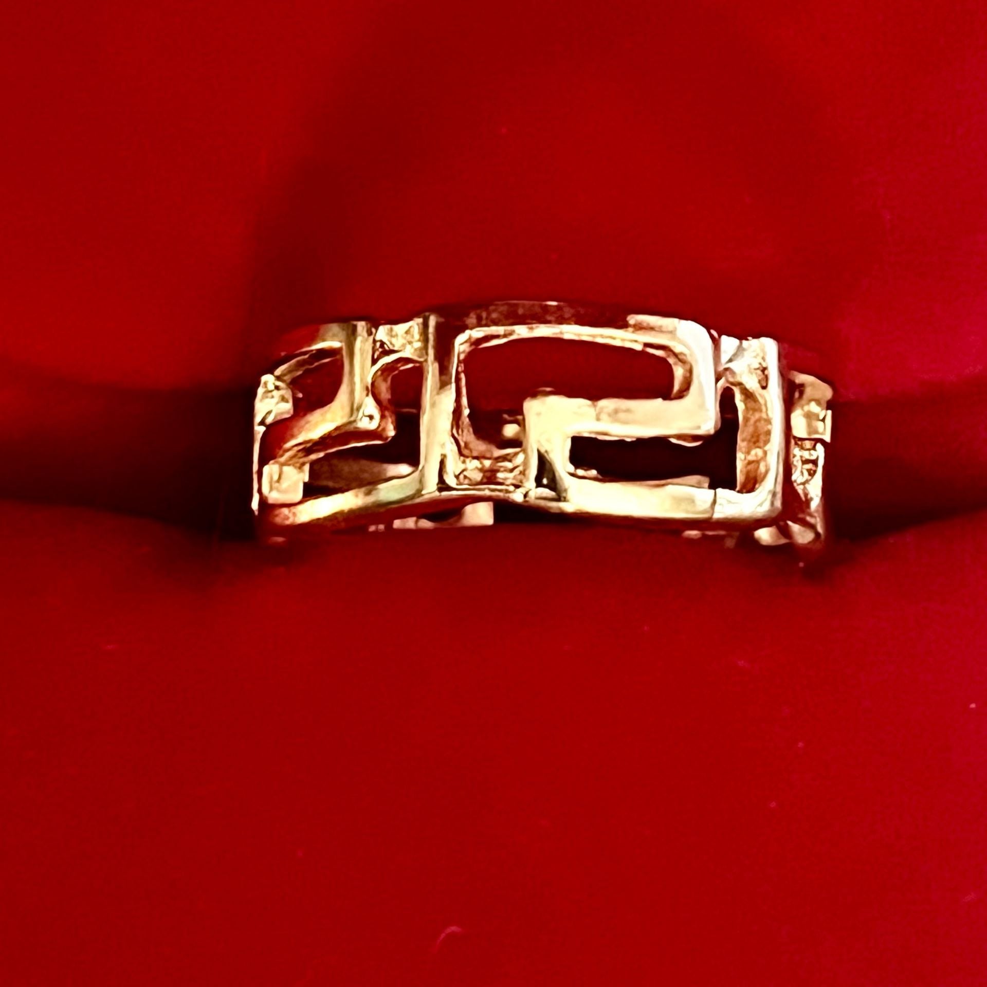 Greek Key Cutout Gold Band Ring Size 6 4