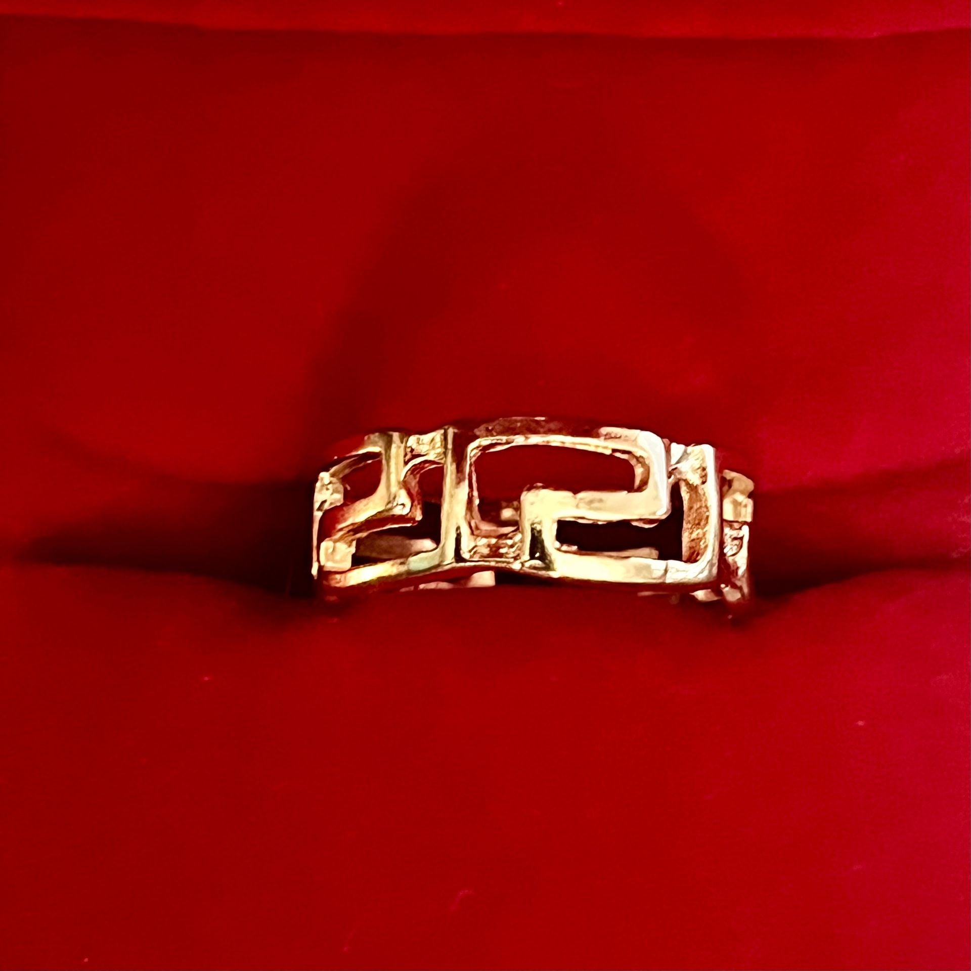 Greek Key Cutout Gold Band Ring Size 6 5