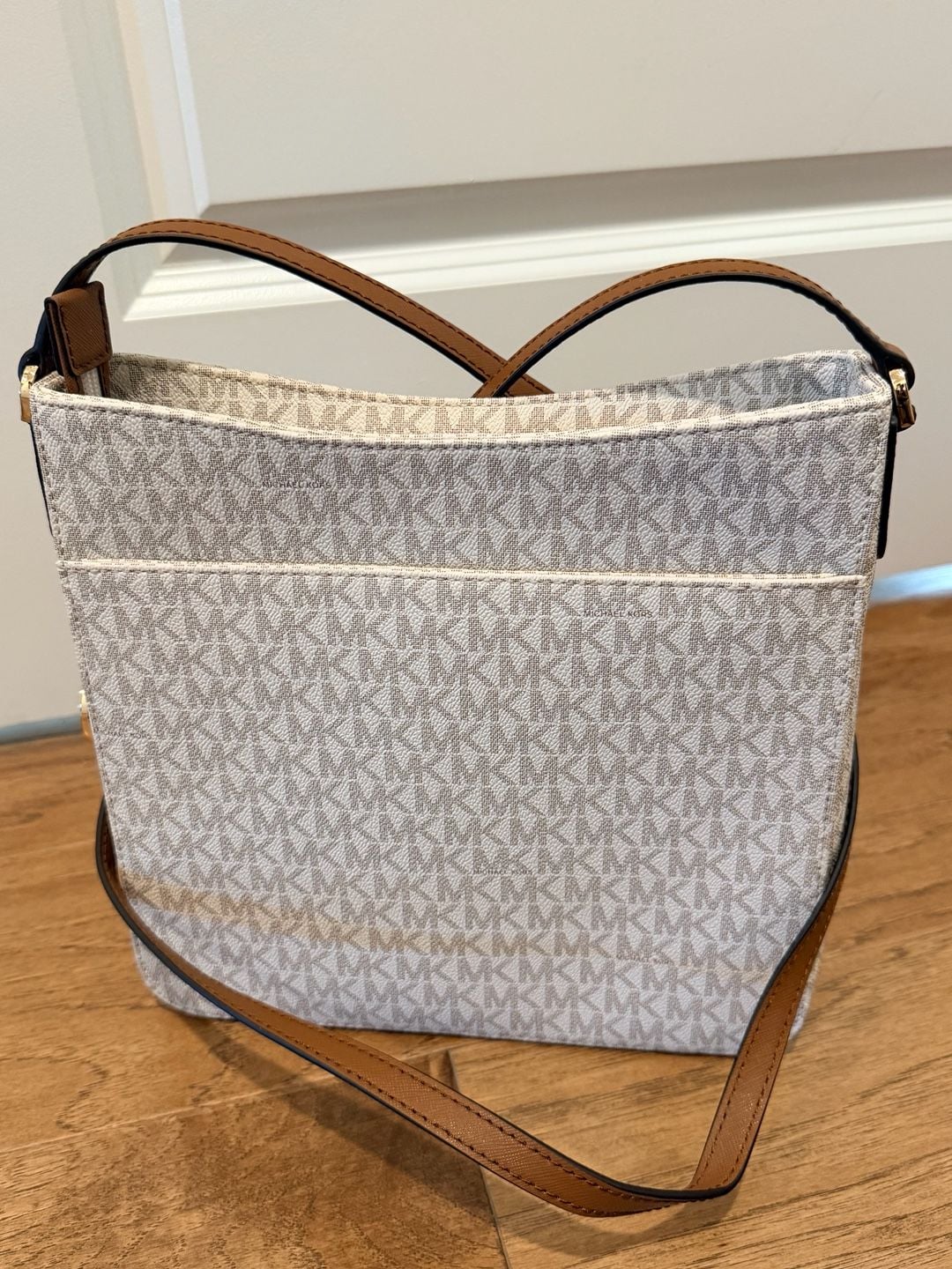 Michael Kors Jet Set Signature Logo Crossbody Bag Vanilla Brown Gold 10