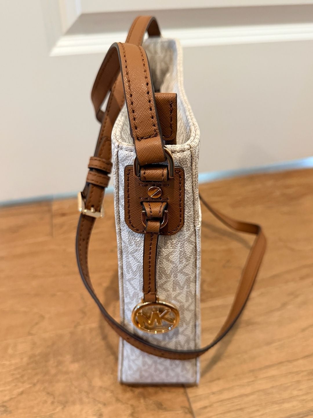 Michael Kors Jet Set Signature Logo Crossbody Bag Vanilla Brown Gold 11