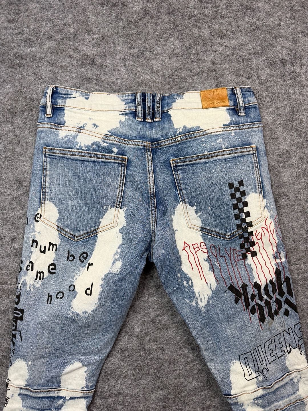 Crysp Denim Size 32 Graphic Print Distressed Jeans 8