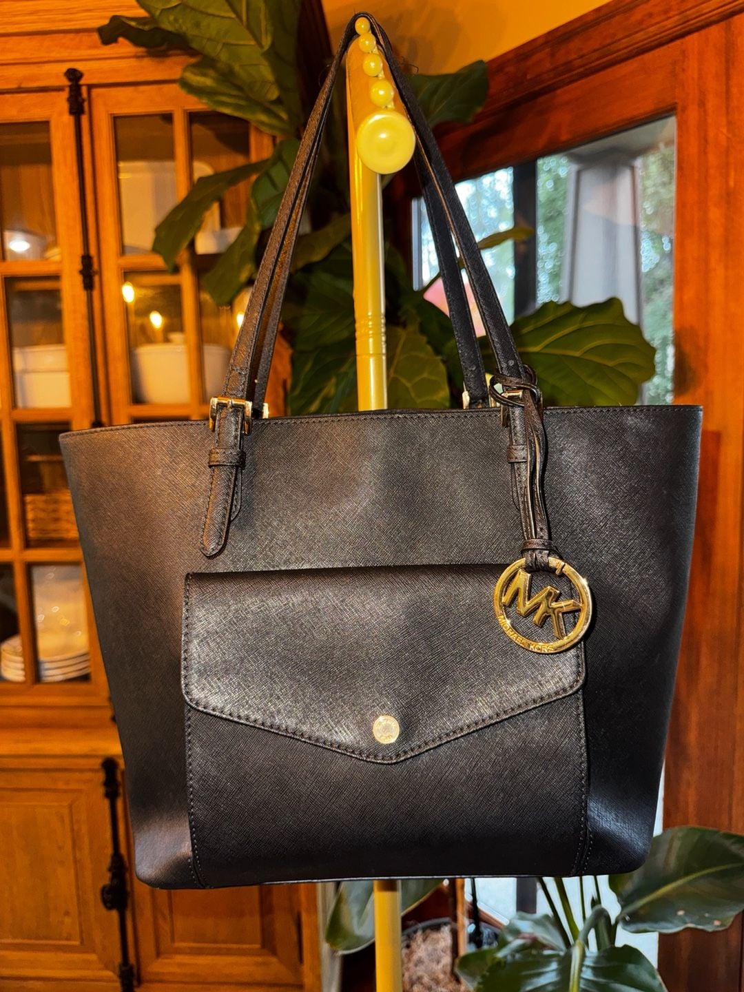 Michael Kors Jet Set Medium Leather Pocket Tote Black 2