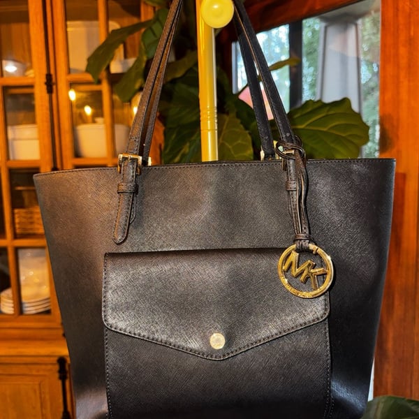 Michael Kors Jet Set Medium Leather Pocket Tote Black
