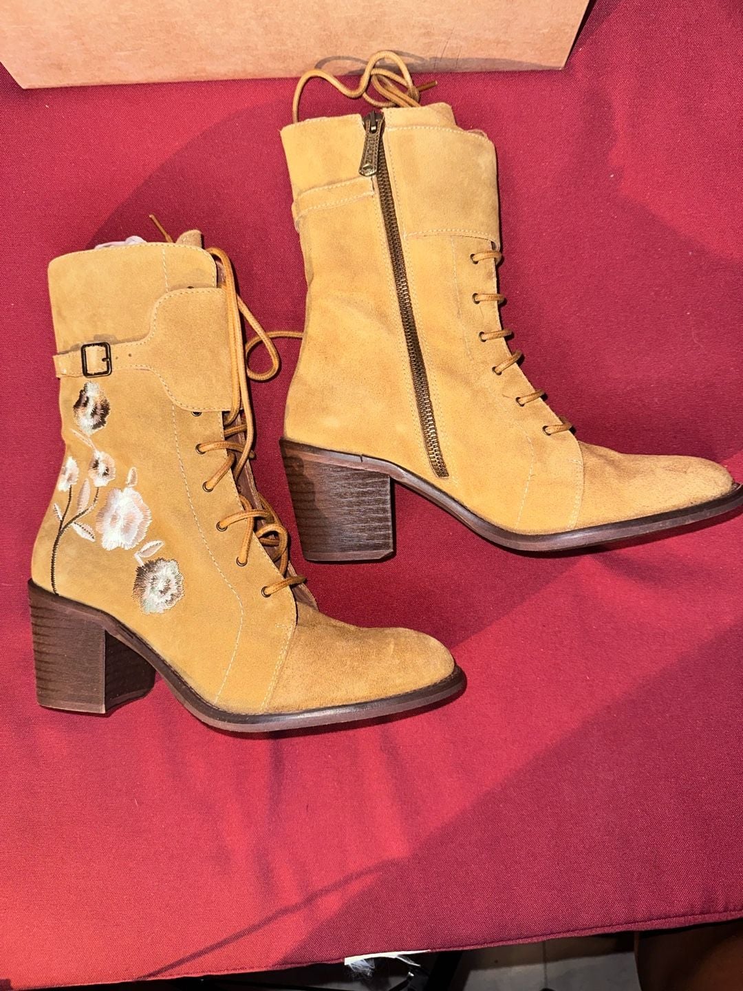 No.70 Veracruz Suede Floral Embroidered Lace Up Boots Tan 4