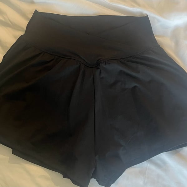 Crossover  Flowy Short Black Size L