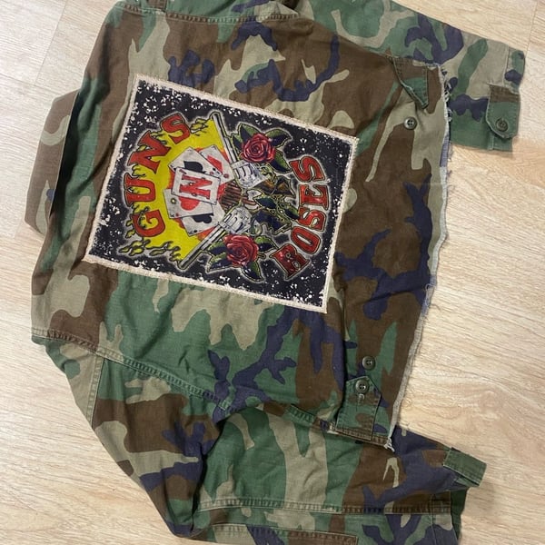 Cropped Vintage Custom Upcycled Military Camo Jacket Guns N Roses Size M Long