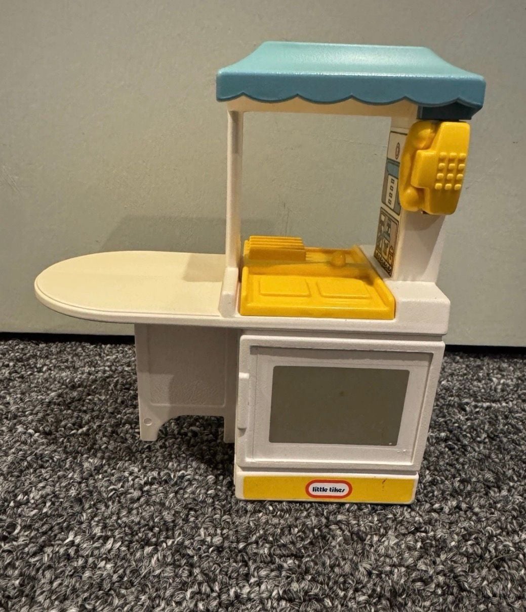 Vintage 90s Little Tikes Grandma’s Cottage Dollhouse & 3PC Party Kitchen Set 10