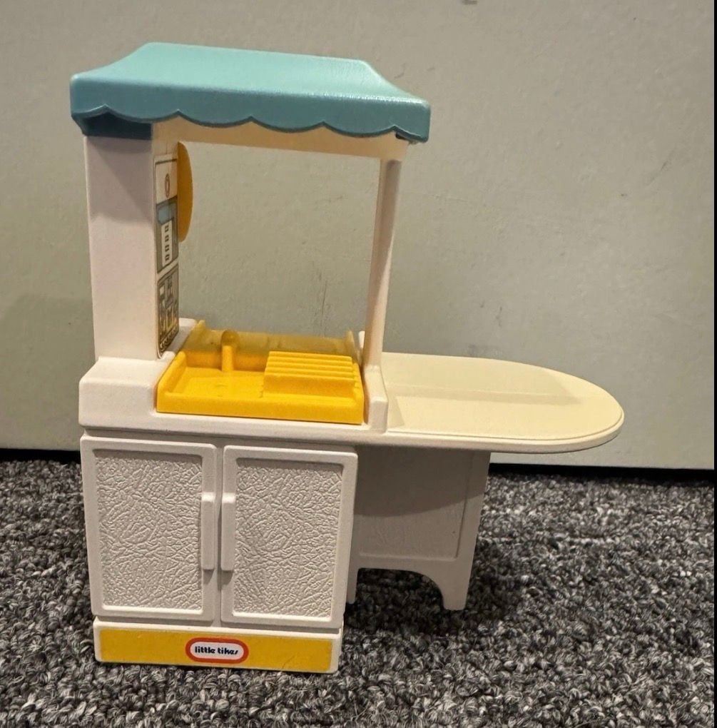 Vintage 90s Little Tikes Grandma’s Cottage Dollhouse & 3PC Party Kitchen Set 12