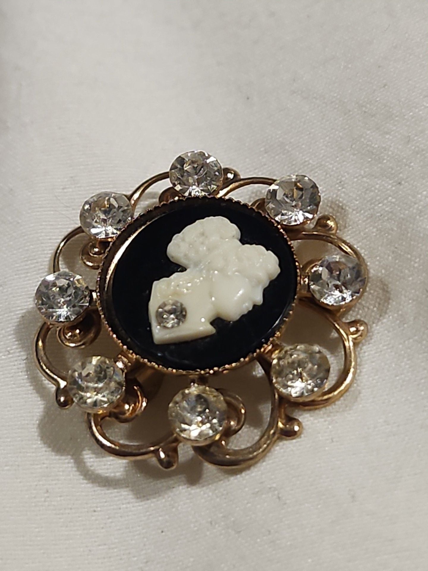Vintage Gold Tone Cameo Brooch with Rhinestones and Black Background 4