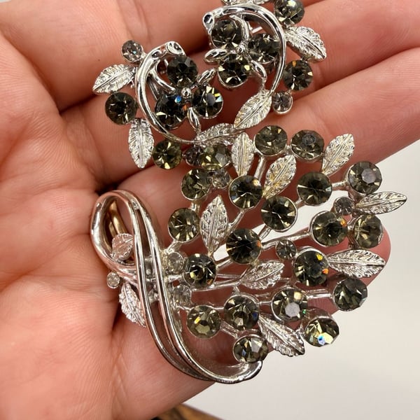 Lisner Rhinestone Brooch And Earrings Set Gray Silver