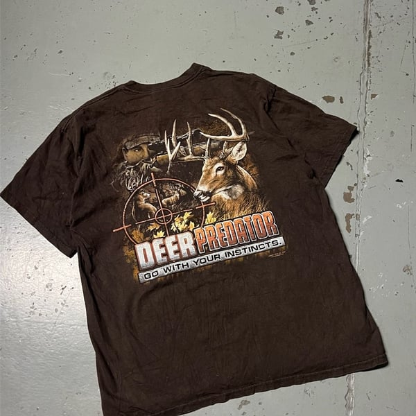 Buck Wear Deer Predator Go With Your Instincts T-Shirt Size L Brown Hunting